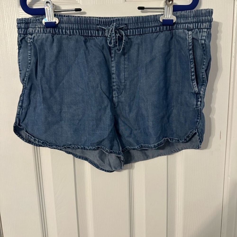 Gap Chambray shorts- L